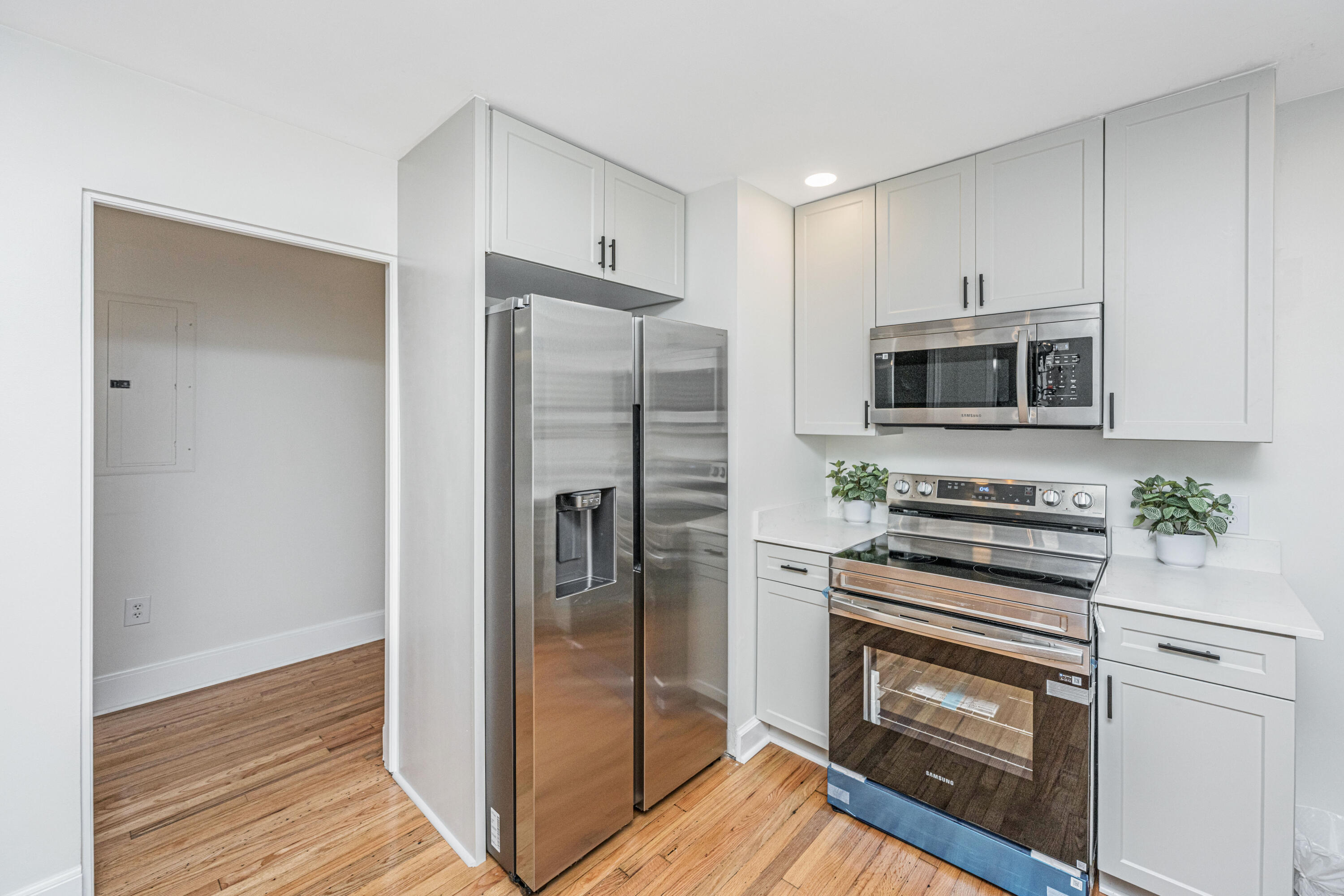 1010 Holcombe Road Hanahan, SC 29410 - Photo 7 of 26 1010HolcombeRd018