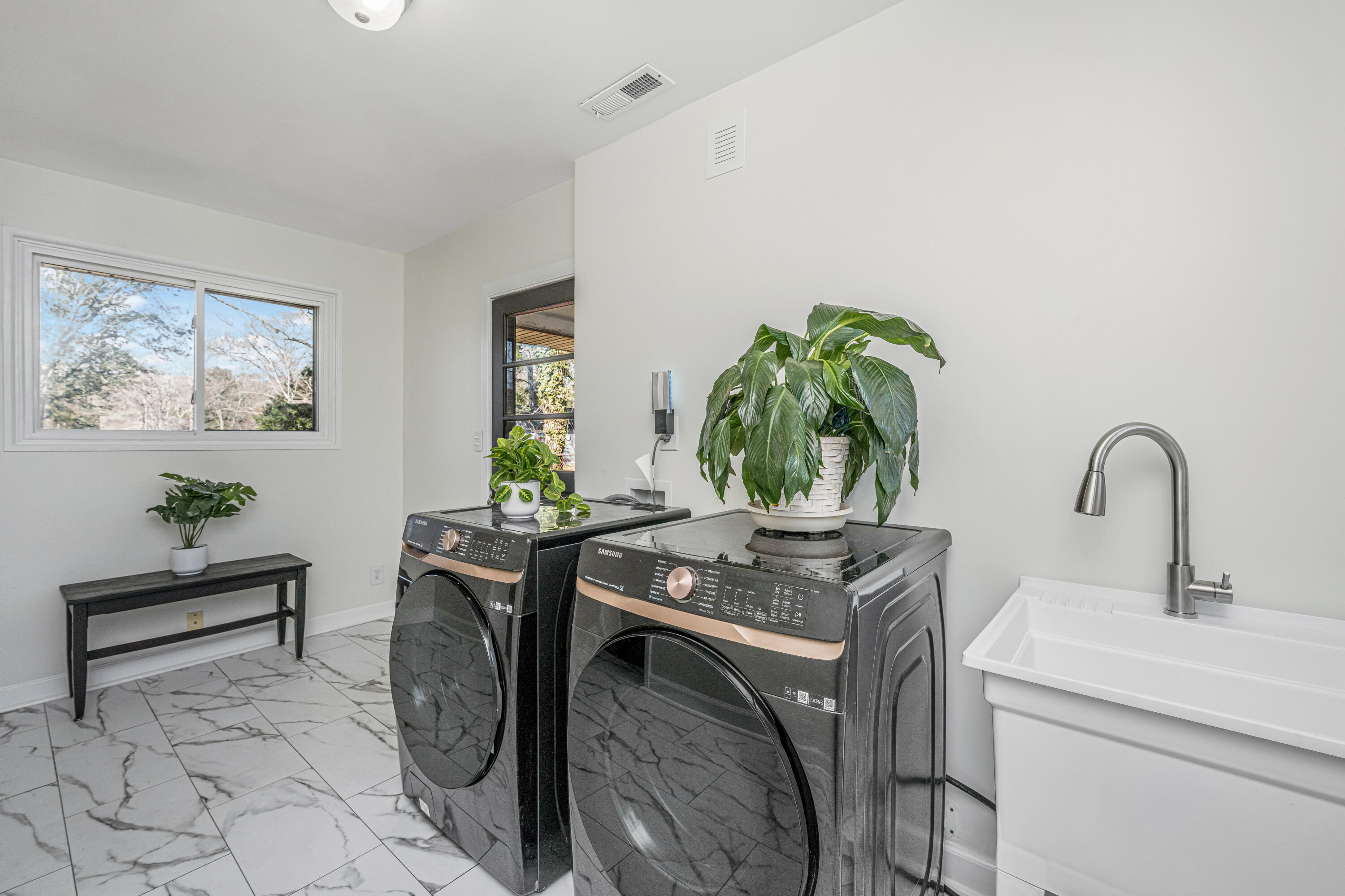 1010 Holcombe Road Hanahan, SC 29410 - Photo 8 of 26 1010HolcombeRd020