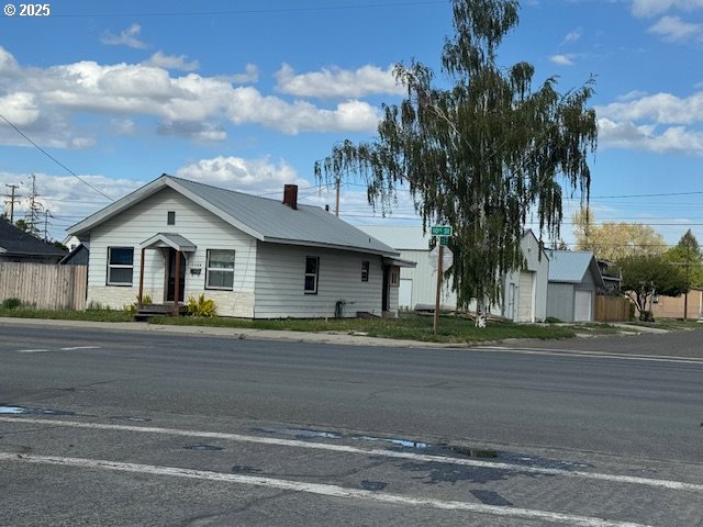 2800 10th Street Baker City, OR 97814 - Photo 1 of 23 a view of house with a street
