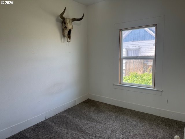 2800 10th Street Baker City, OR 97814 - Photo 18 of 23 an empty room with a window