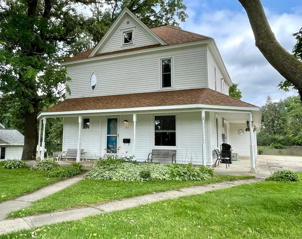 $299,000 | 303 2nd Street Northwest, Stewartville, MN 55976