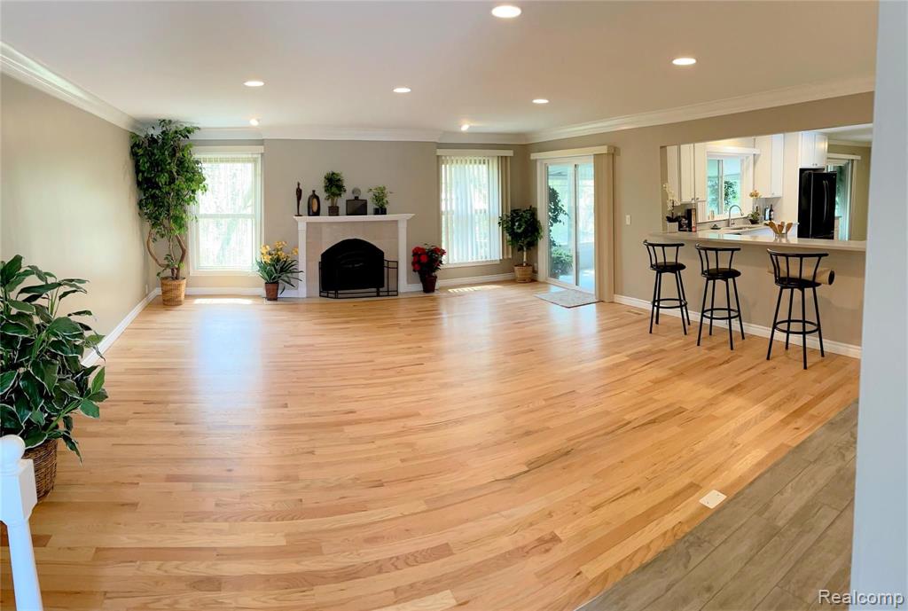 33441 Old Timber Road Farmington, MI 48331 - Photo 10 of 32