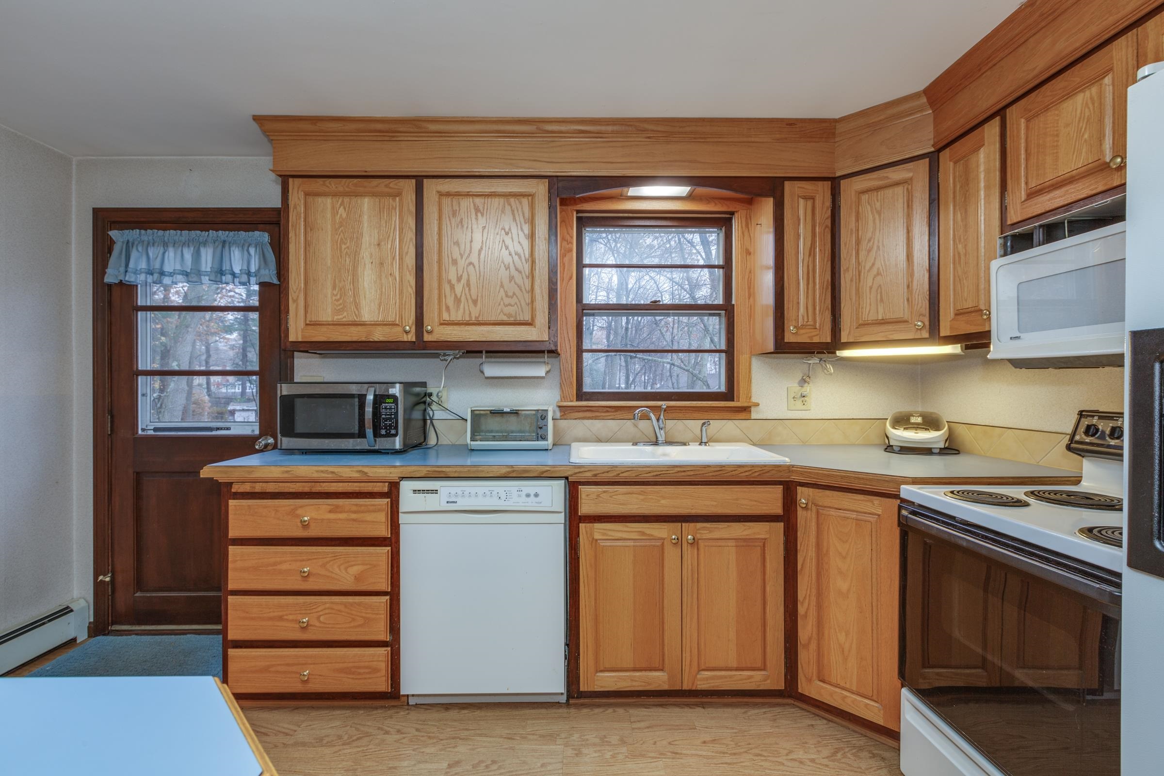 650 Weston Road Manchester, NH 03103 - Photo 7 of 40