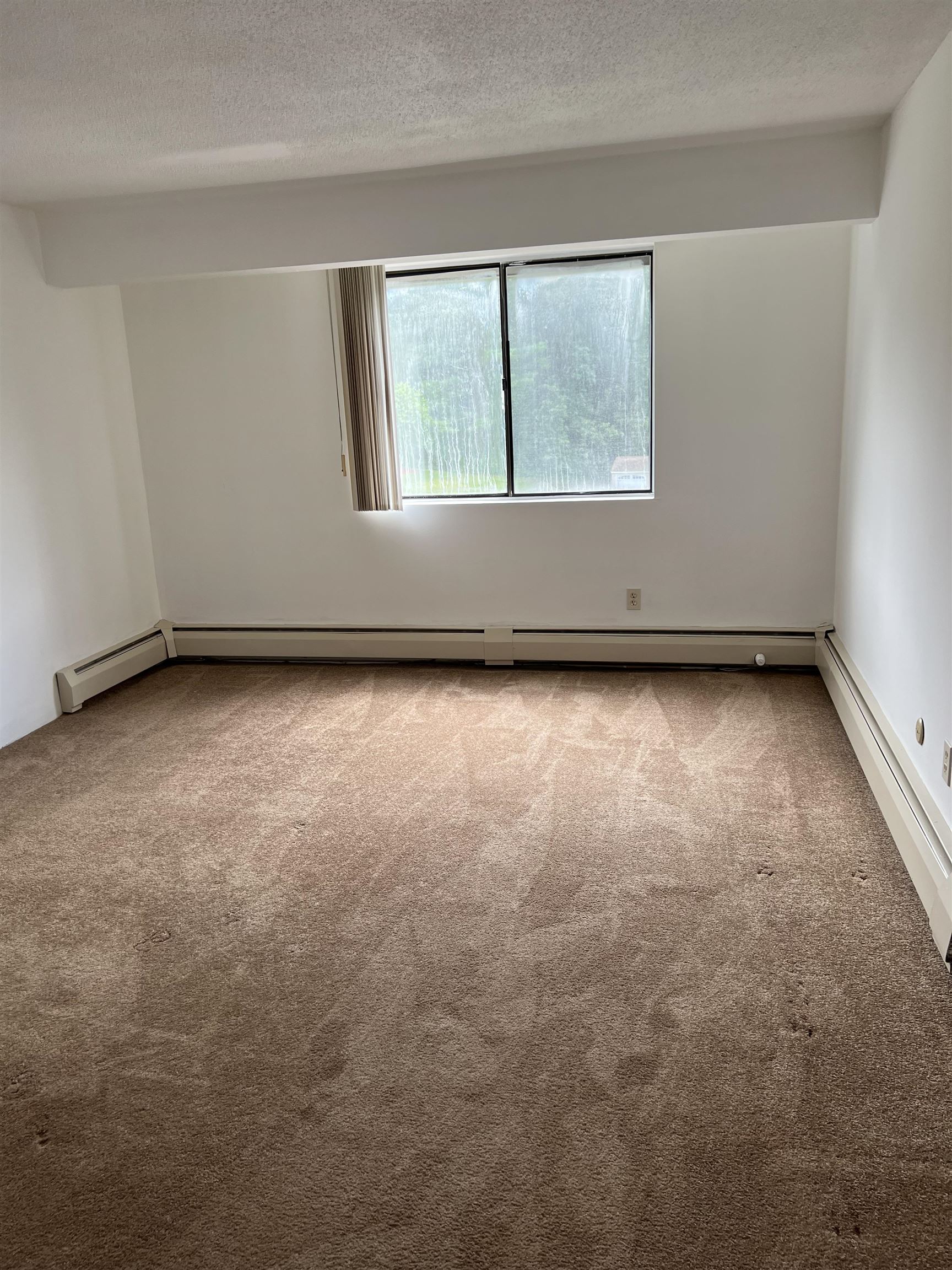 109 English Village Road, Unit 302 Manchester, NH 03102 - Photo 3 of 9