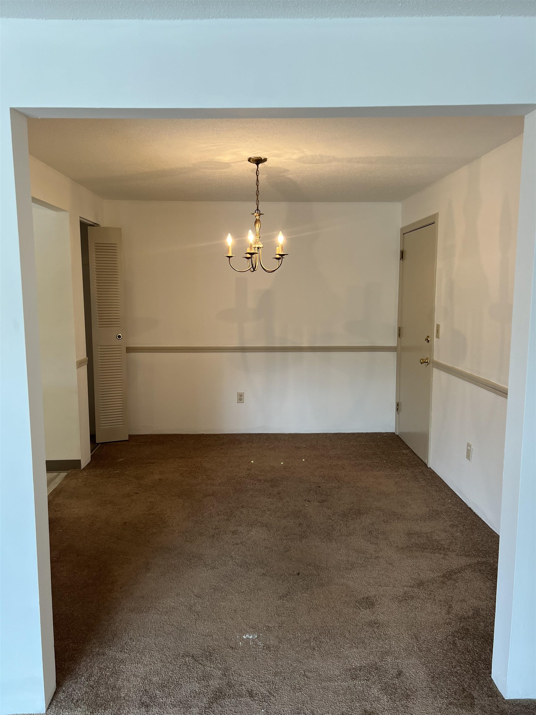 109 English Village Road, Unit 302 Manchester, NH 03102 - Photo 5 of 9