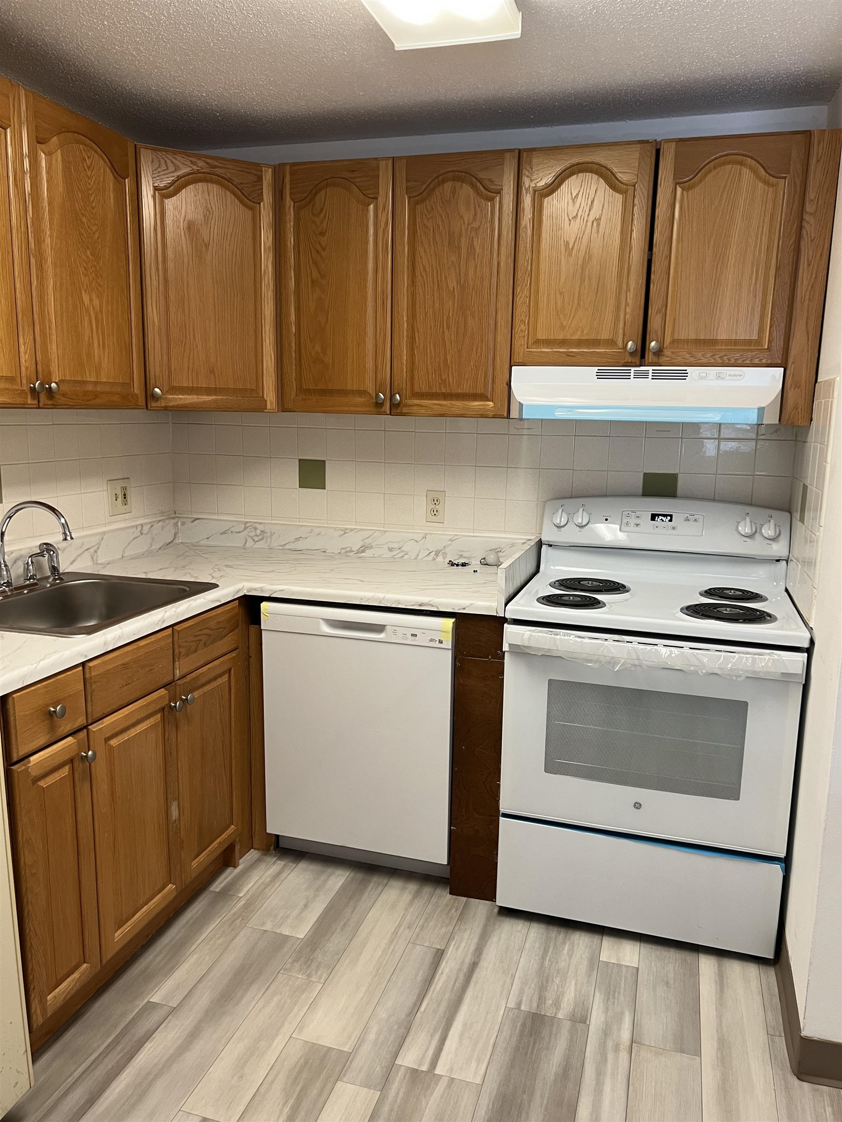 109 English Village Road, Unit 302 Manchester, NH 03102 - Photo 6 of 9