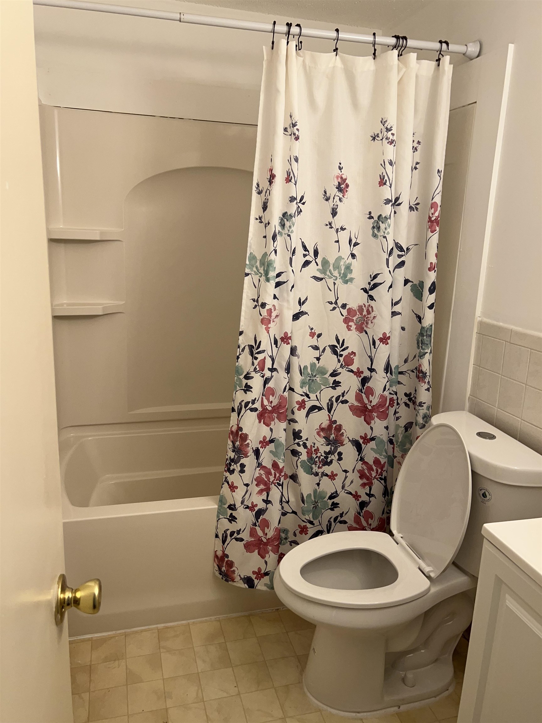 109 English Village Road, Unit 302 Manchester, NH 03102 - Photo 8 of 9