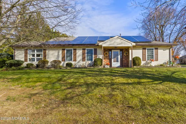 $385,000 | 102 Carriage Hill Court, Columbus, NJ 08022