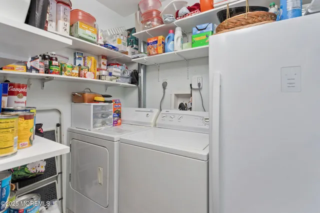 a view of a yard with a house