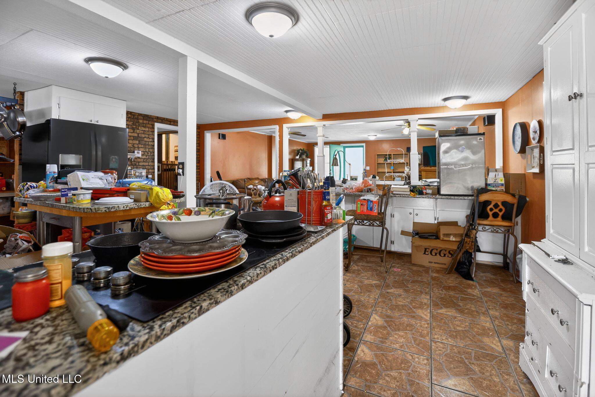 117 Cooper Road Purvis, MS 39475 - Photo 17 of 20 24_117_Cooper_Rd_Purvis_MS_39475-Kitchen
