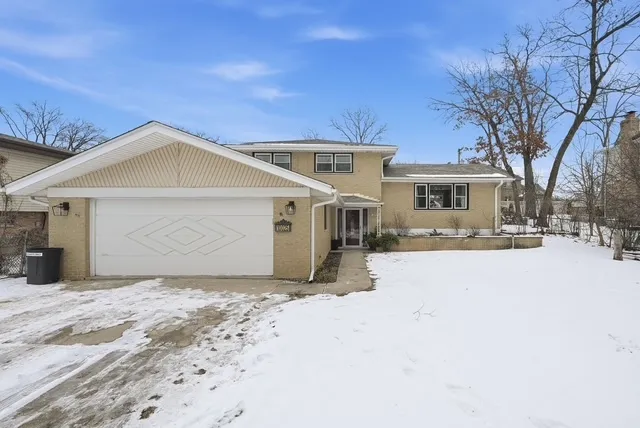 $499,900 | 10025 86th Court, Palos Hills, IL 60465