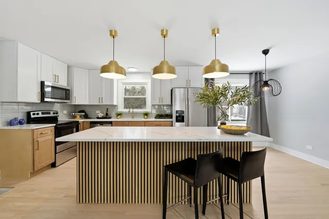 $499,900 | 10025 86th Court, Palos Hills, IL 60465