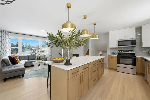 $499,900 | 10025 86th Court, Palos Hills, IL 60465