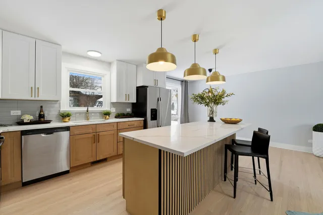 $499,900 | 10025 86th Court, Palos Hills, IL 60465