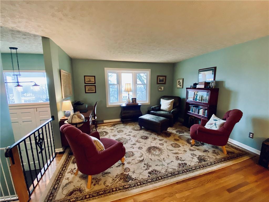 217 Old Oak Road Canonsburg, PA 15317 - Photo 4 of 24 Gallery Image 4