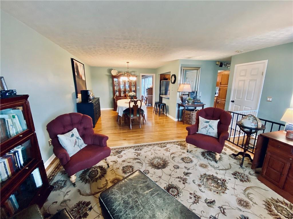 217 Old Oak Road Canonsburg, PA 15317 - Photo 5 of 24 Gallery Image 5