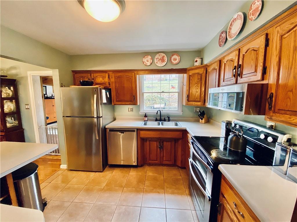 217 Old Oak Road Canonsburg, PA 15317 - Photo 7 of 24 Gallery Image 7