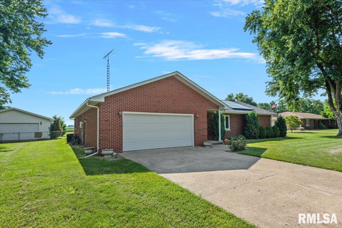 54 Longview Drive Springfield, IL 62712 - Photo 3 of 29