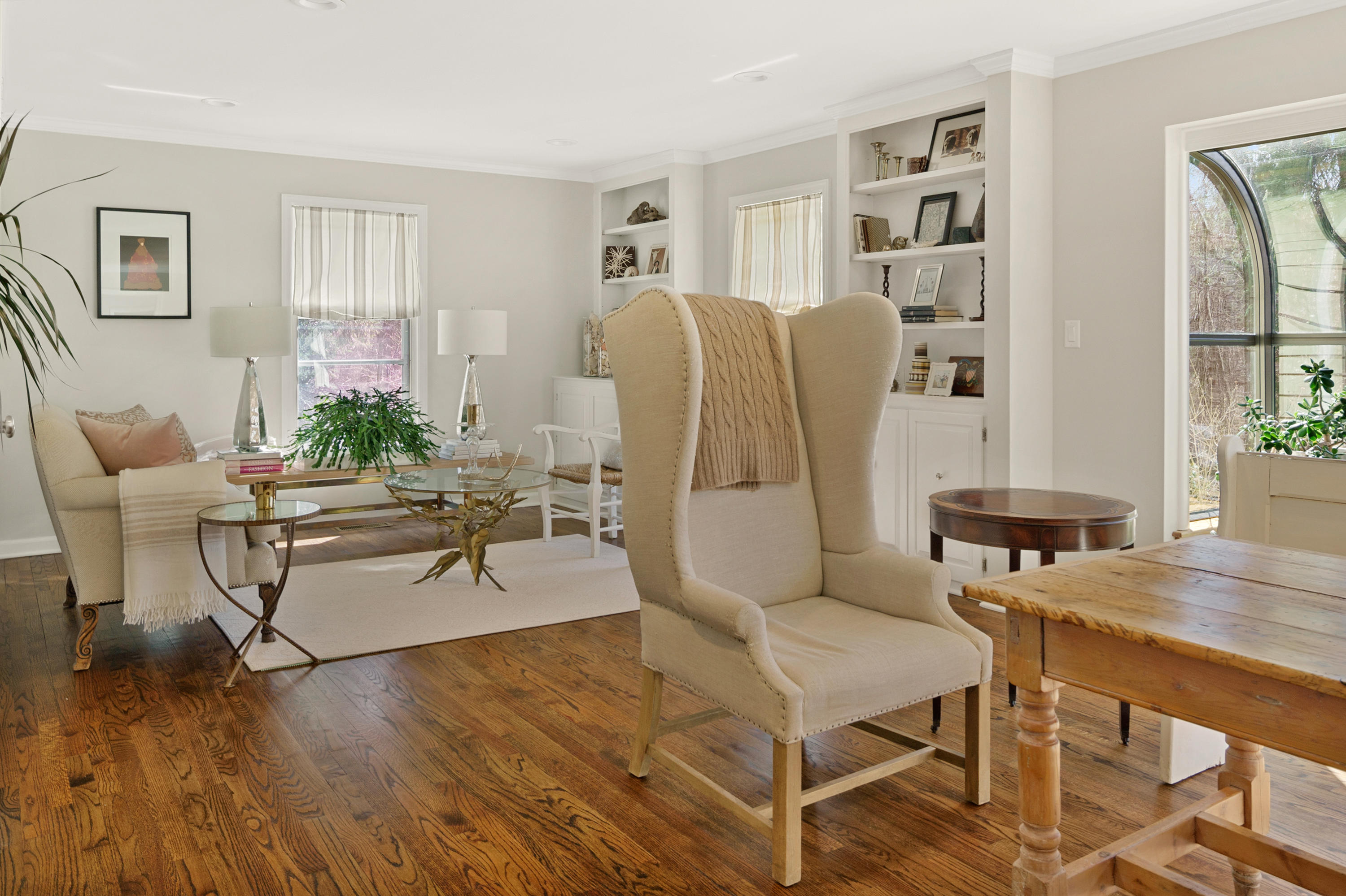 102 Ludlowe Road New Canaan, CT 06840 - Photo 13 of 42 a living room with furniture and wooden floor