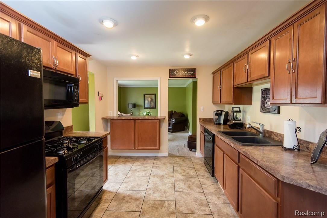 15781 Colbert Street Romulus, MI 48174 - Photo 8 of 21 8-Kitchen 2.jpg