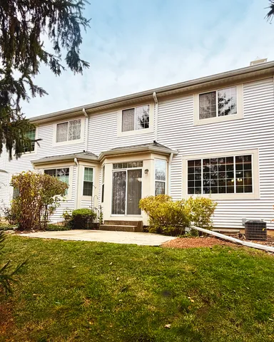 $2,795 | 504 Tamarack Drive, Bartlett, IL 60103