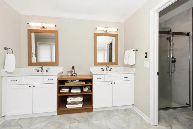 $715,000 | 933 Doral Drive, Bartlett, IL 60103