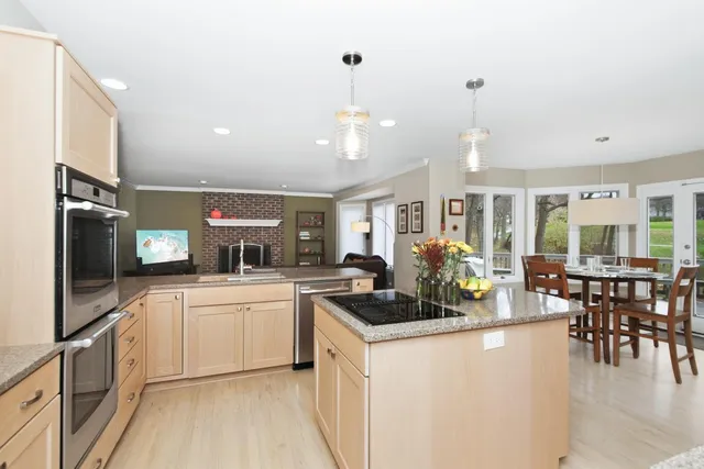 $715,000 | 933 Doral Drive, Bartlett, IL 60103