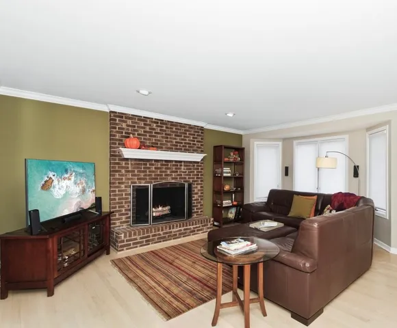 $715,000 | 933 Doral Drive, Bartlett, IL 60103