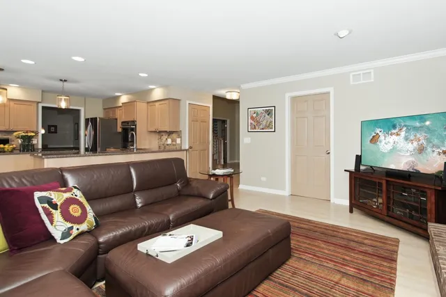 $715,000 | 933 Doral Drive, Bartlett, IL 60103