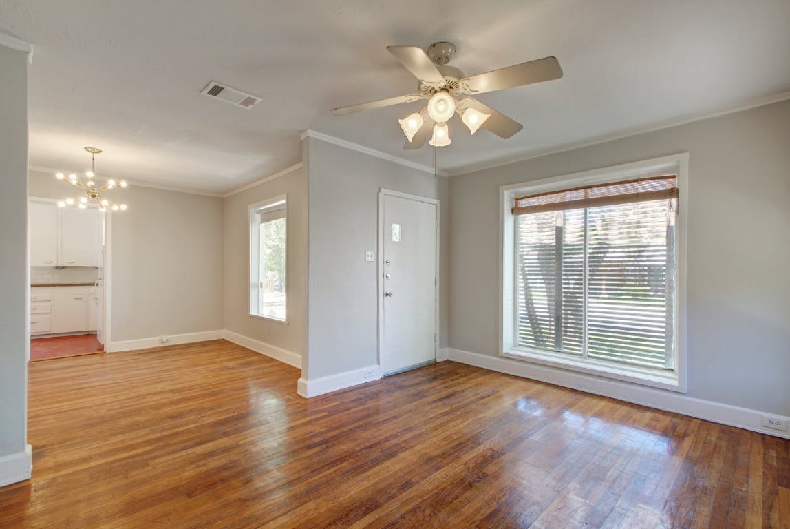 1 East 53rd Street Austin, TX 78751 - Photo 5 of 13 Foyer entrance featuring light wood-type flooring, a chandelier, crown molding, and ceiling fan