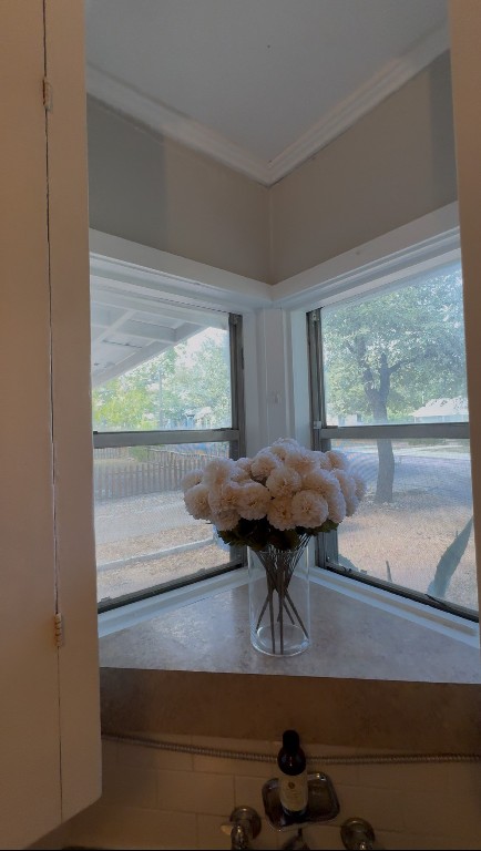 1 East 53rd Street Austin, TX 78751 - Photo 8 of 13 Detailed view of ornamental molding