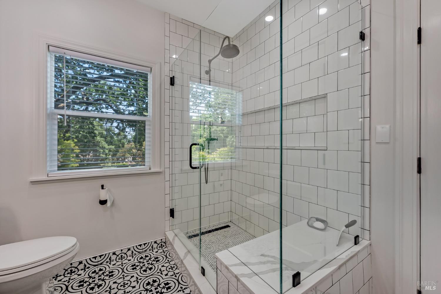 125 Cristo Lane Santa Rosa, CA 95409 - Photo 24 of 82 a bathroom with a shower and a toilet