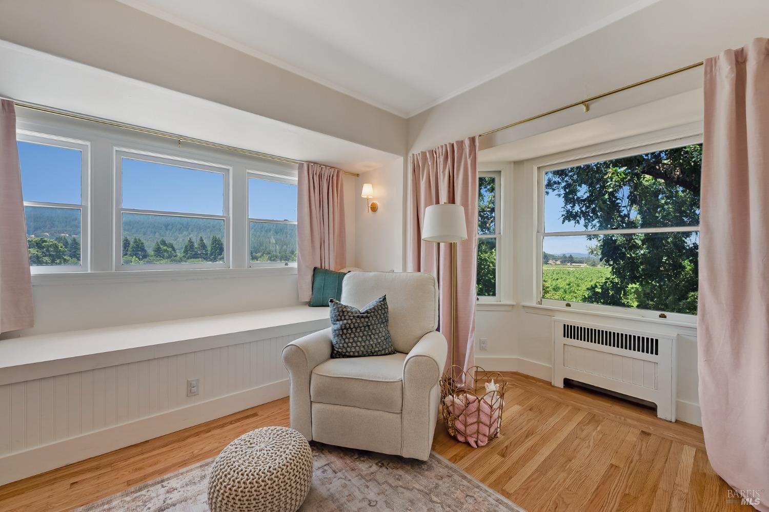 125 Cristo Lane Santa Rosa, CA 95409 - Photo 27 of 82 a living room with furniture and a window