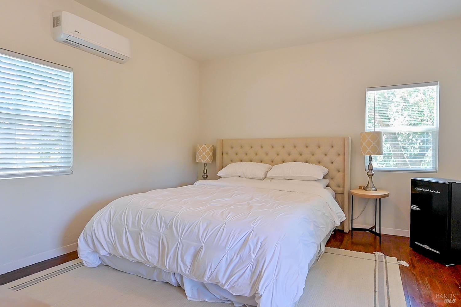 125 Cristo Lane Santa Rosa, CA 95409 - Photo 35 of 82 a bedroom with a bed and a window