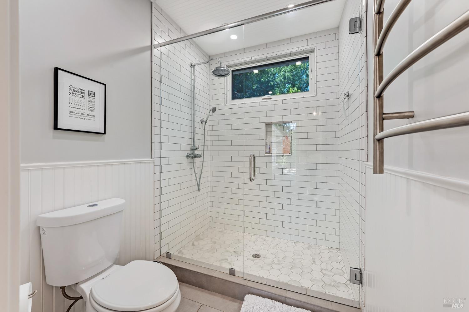 125 Cristo Lane Santa Rosa, CA 95409 - Photo 58 of 82 a bathroom with a toilet and shower