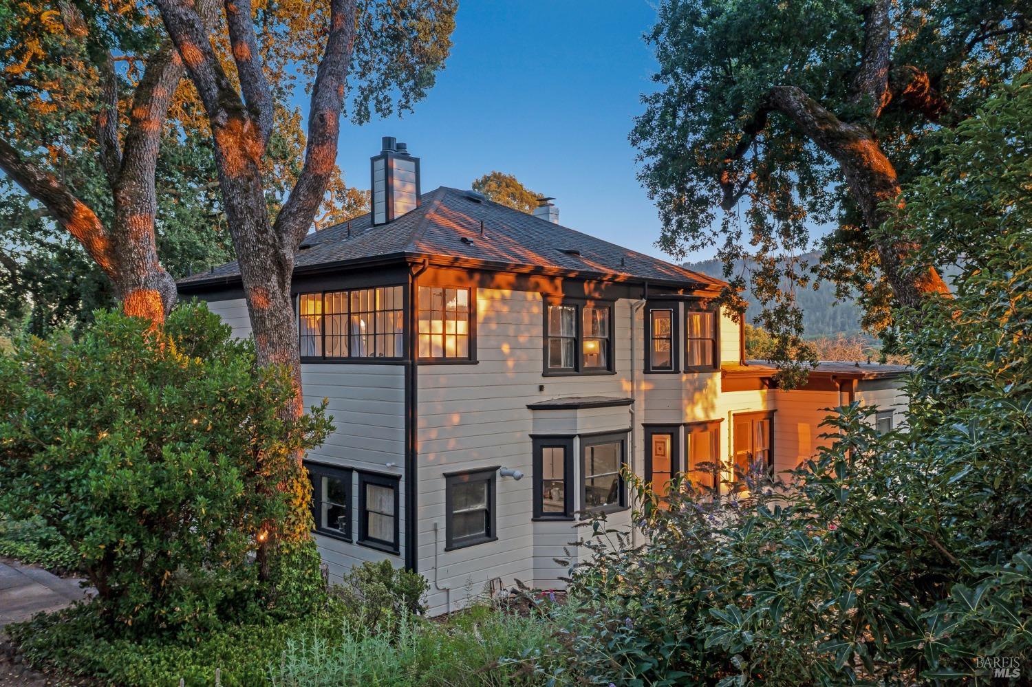 125 Cristo Lane Santa Rosa, CA 95409 - Photo 7 of 82 a front view of a house with a tree