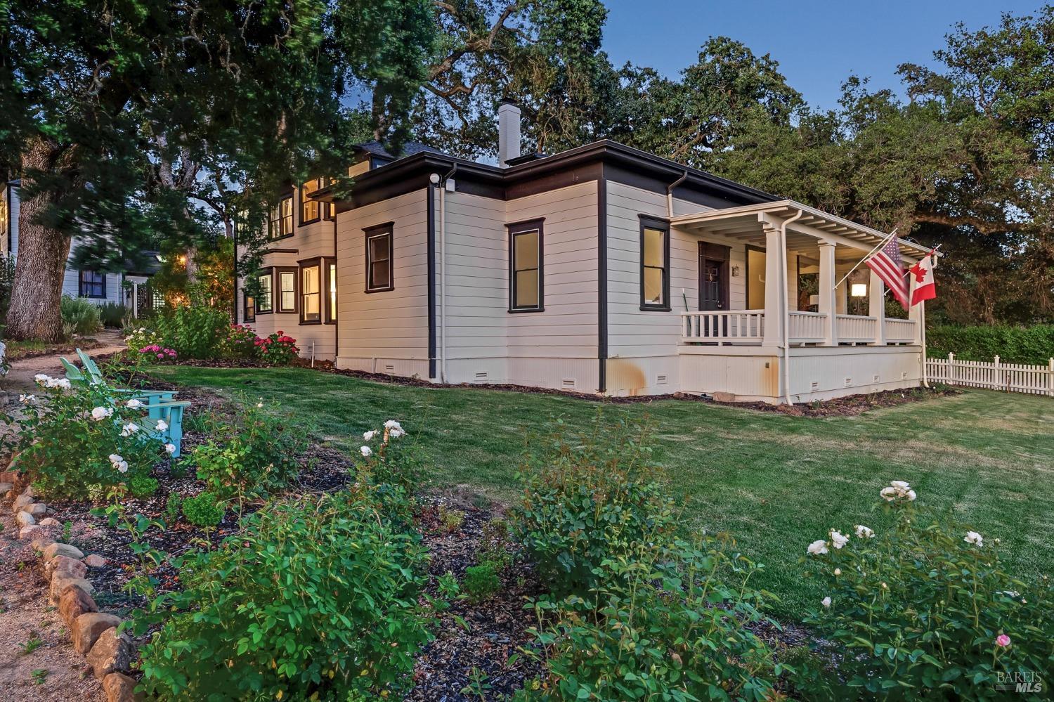 125 Cristo Lane Santa Rosa, CA 95409 - Photo 10 of 82 a front view of a house with a yard