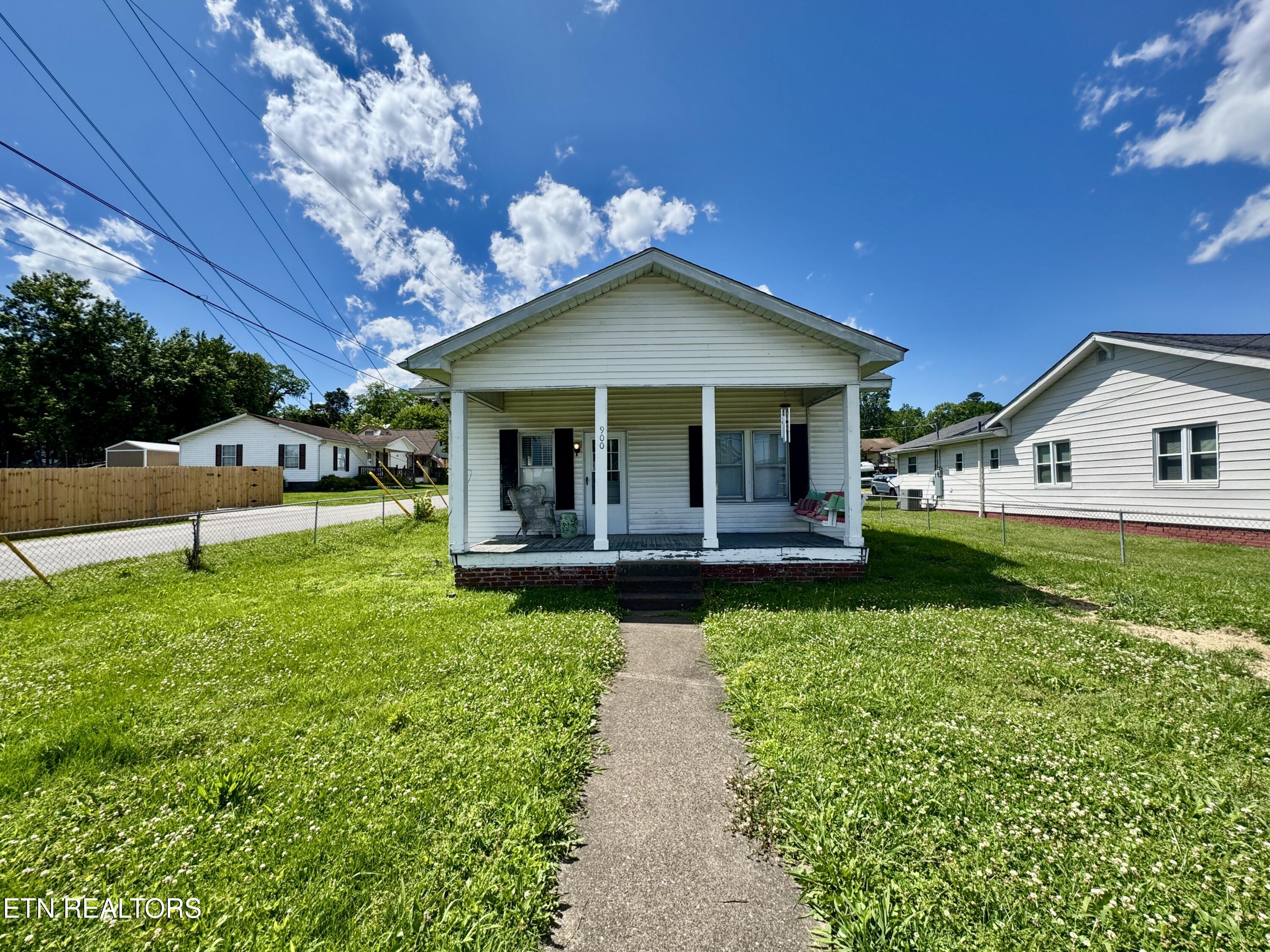 900 Fowler Street Clinton, TN 37716 - Photo 3 of 26 IMG_9500 2