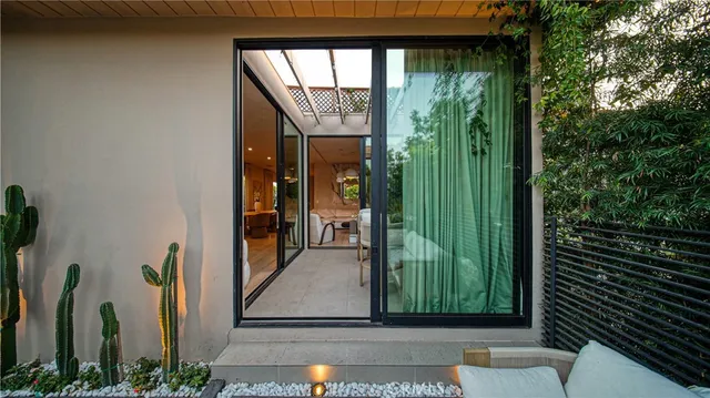 $15,995 | 8840 Ashcroft Avenue, West Hollywood, CA 90048