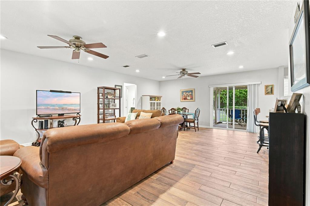 840 Stratton Street Deltona, FL 32725 - Photo 9 of 39 Gallery Image 9