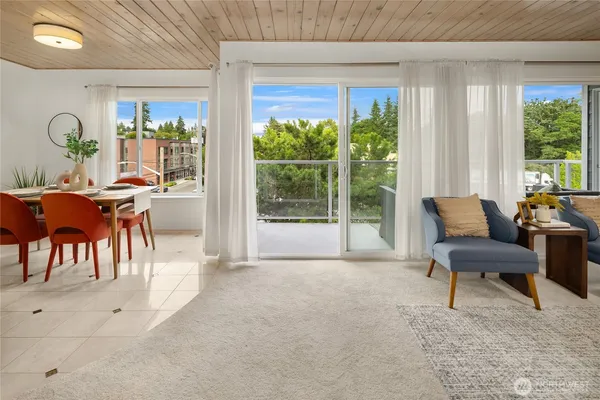 $529,000 | 5249 40th Avenue Northeast, Unit 402, Seattle, WA 98105