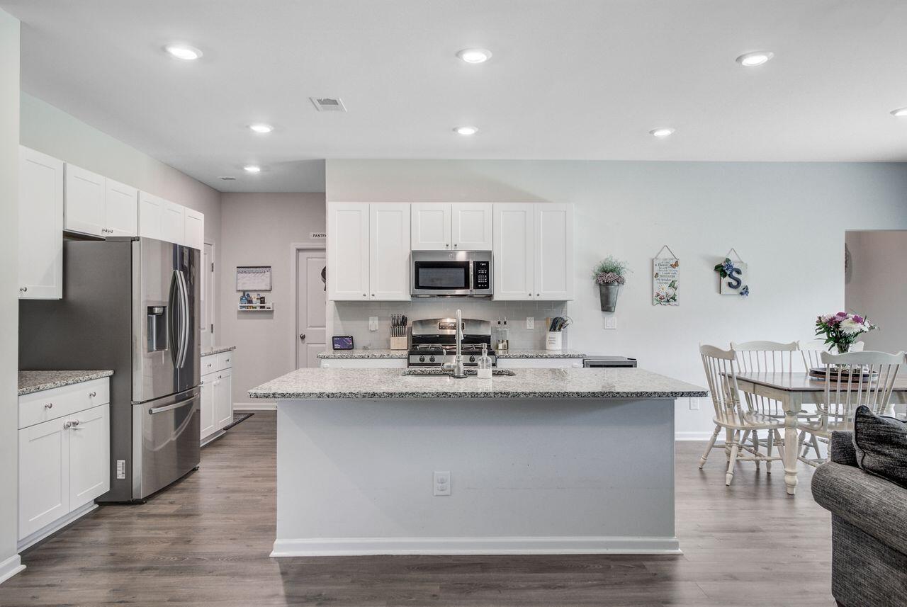 493 Spanish Wells Road Summerville, SC 29486 - Photo 11 of 50 Kitchen