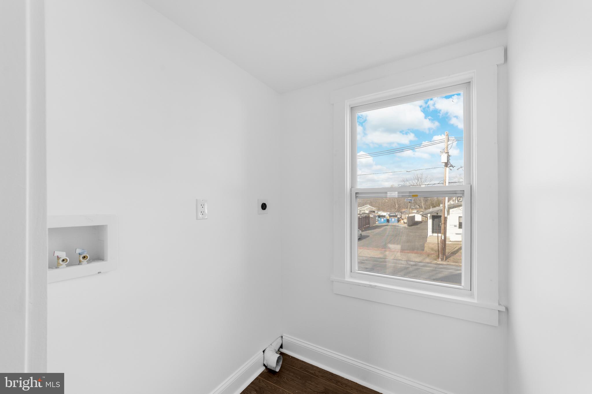 15 West Main Street Marlton, NJ 08053 - Photo 24 of 38 a small space with a window