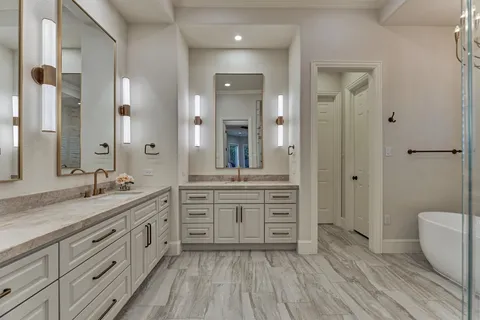$1,900,000 | 66 South Player Manor Circle, The Woodlands, TX 77382