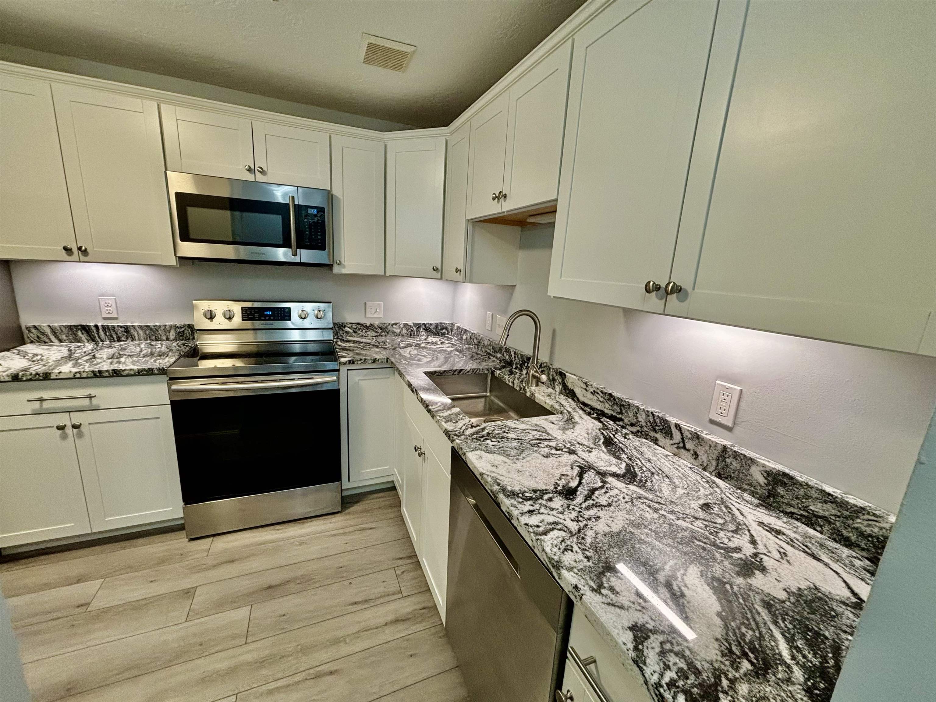 19 Saco Street, Unit 68 Conway, NH 03813 - Photo 3 of 37