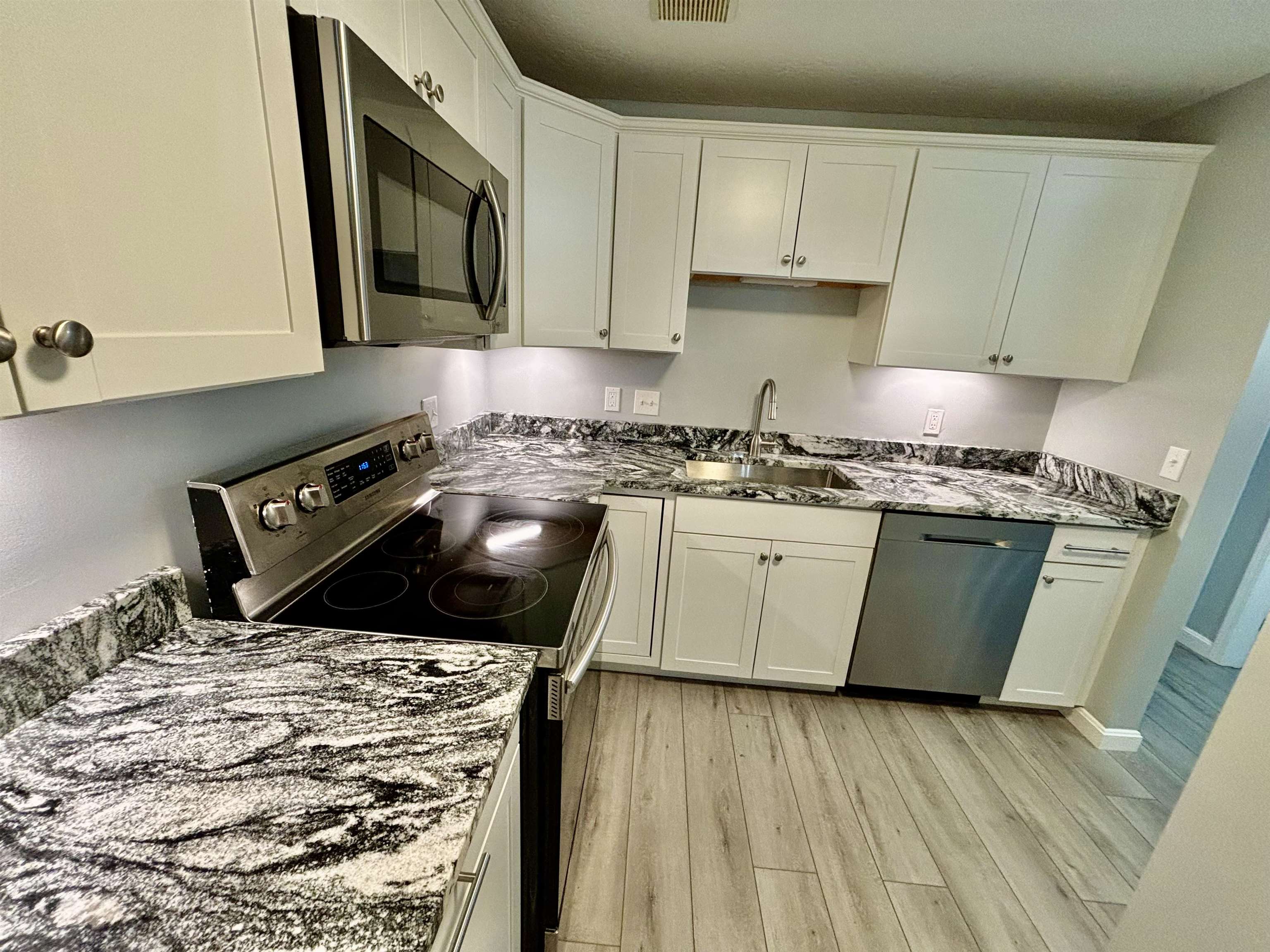 19 Saco Street, Unit 68 Conway, NH 03813 - Photo 4 of 37