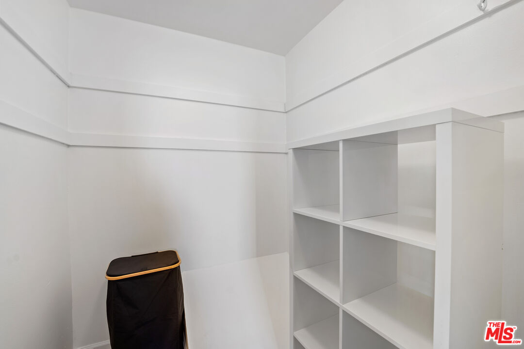 28288 Rey De Copas Lane Malibu, CA 90265 - Photo 35 of 44 a view of an empty walk in closet