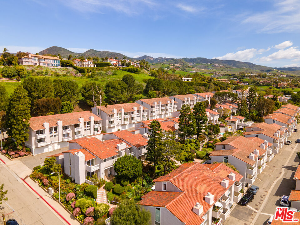28288 Rey De Copas Lane Malibu, CA 90265 - Photo 43 of 44 a view of city and lake
