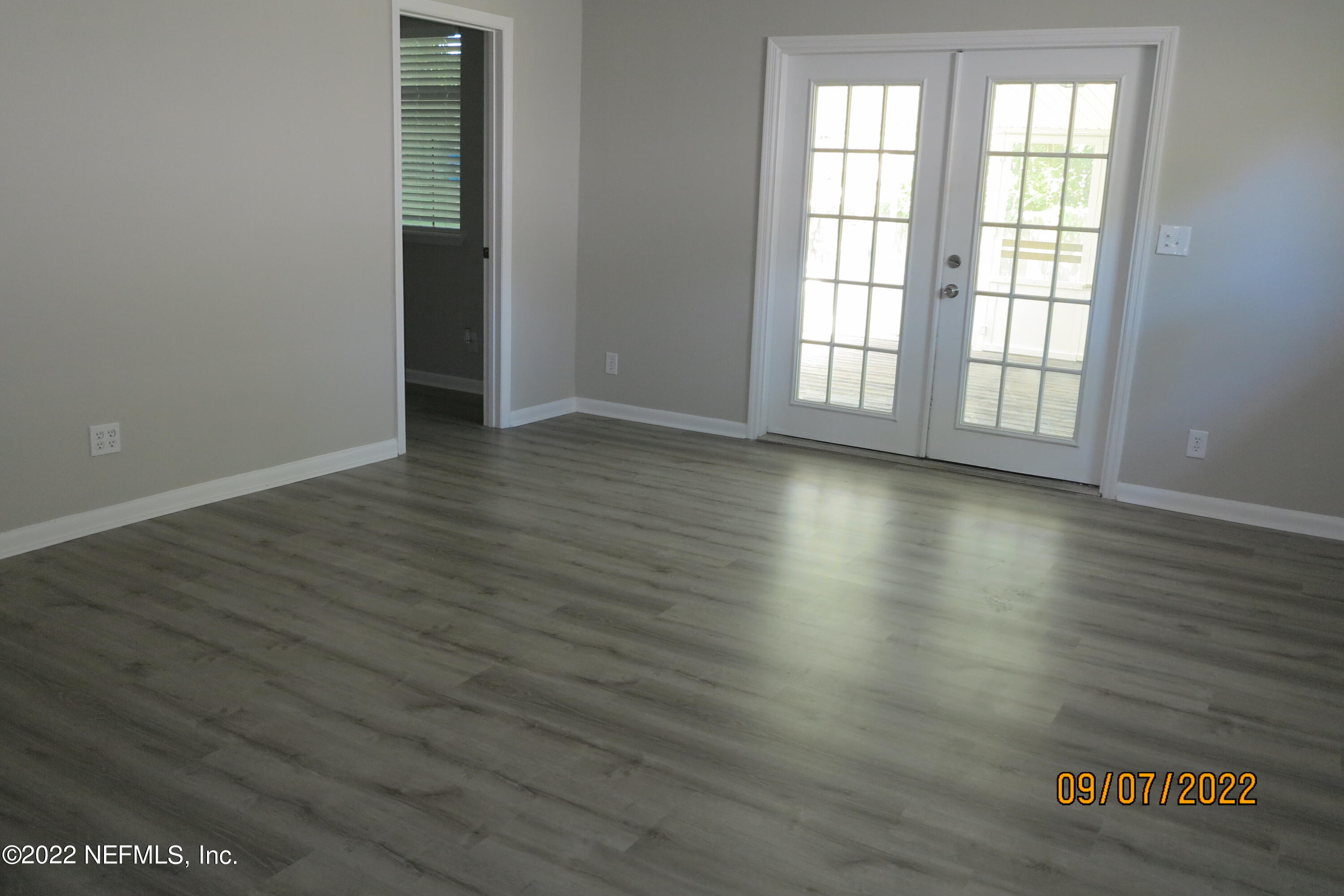 2448 Sam Road Jacksonville, FL 32216 - Photo 15 of 43 Large Family Room