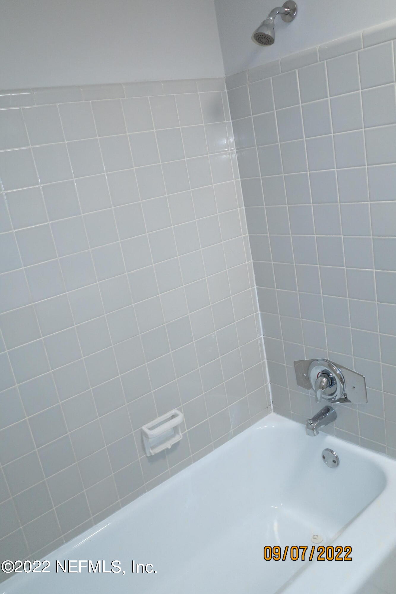 2448 Sam Road Jacksonville, FL 32216 - Photo 31 of 43 Hall Bathroom Tub/Shower